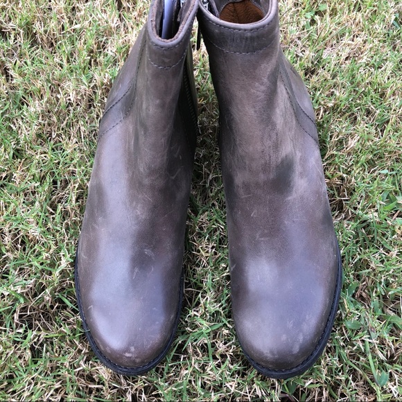 SOLD!Frye Addie Inside Zip Smoke Boots - Picture 5 of 11